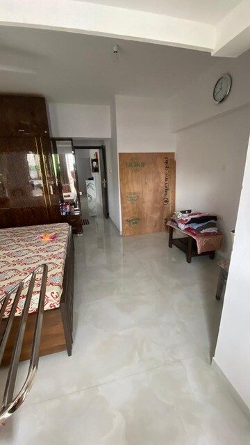 Room in 2 BHK Apartment at Atul Blue Empire, Kandivali West – for Sale