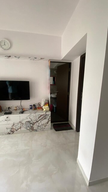Room in 2 BHK Apartment at Atul Blue Empire, Kandivali West – for Sale
