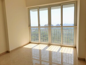 Room in 3 BHK Apartment at Runwal Nirvana, Parel – for Rent