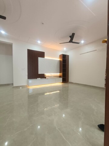 Room in 3 BHK Apartment at Vijay Ratan Vihar, Sector 15 – for Rent