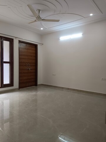 Room in 3 BHK Apartment at Vijay Ratan Vihar, Sector 15 – for Rent