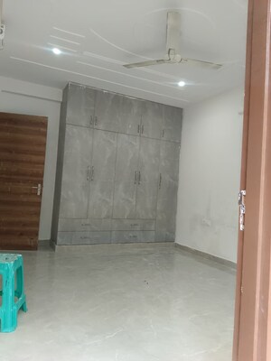 Room in 3 BHK Apartment at Vijay Ratan Vihar, Sector 15 – for Rent
