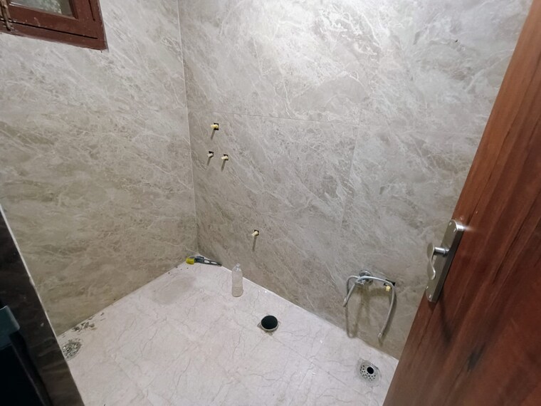 Bathroom, vasundhara sector 1 2 Bedroom 850 Sq.Ft. Builder Floor In Vasundhara Sector 1 Ghaziabad 9221887