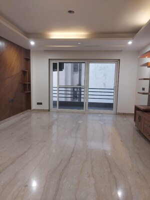 Room in 4 BHK Builder Floor at Alphacorp Sky1, Sector 15 – for Rent