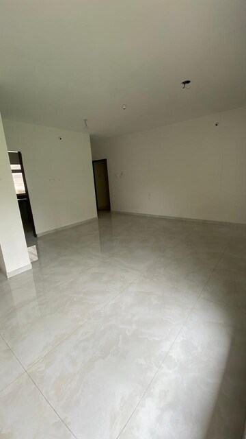 Room in 2 BHK Apartment at Atul Blue Empire, Kandivali West – for Sale