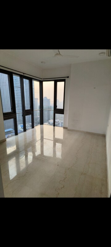 Room in 3 BHK Apartment at Peninsula Salsette 27, Byculla – for Sale