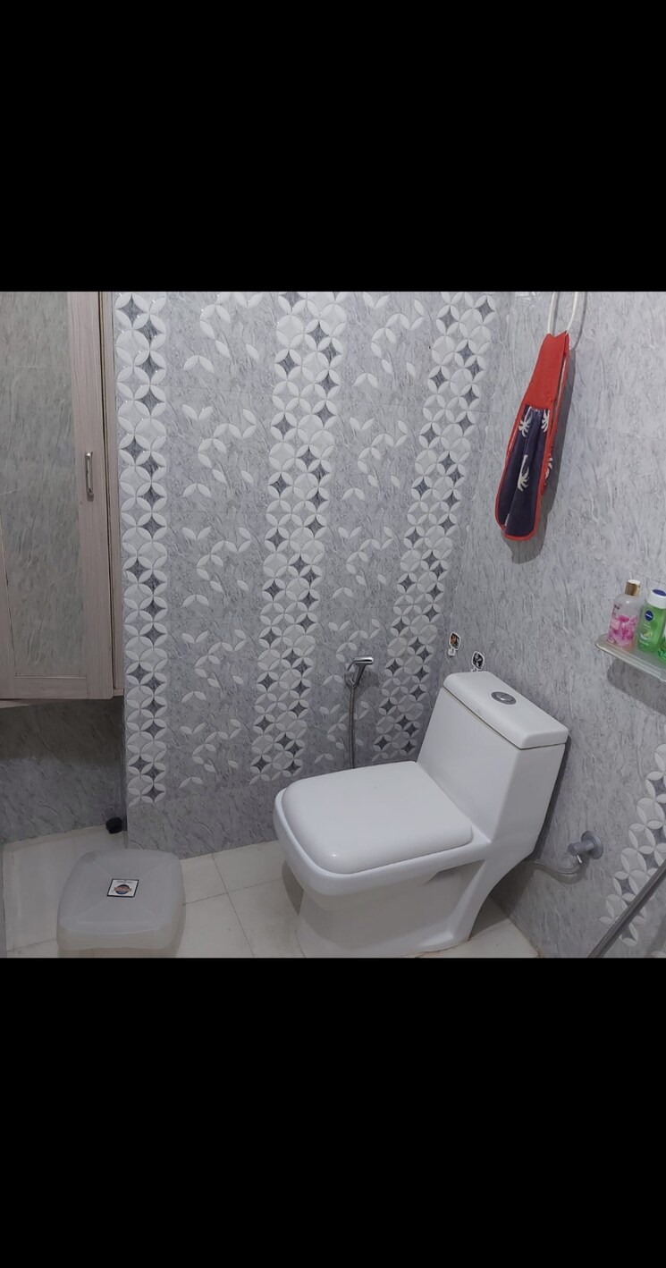 Bathroom, palam-vihar-residents-association 3.5 Bedroom 1800 Sq.Ft. Builder Floor In Palam Vihar Gurgaon 9222031