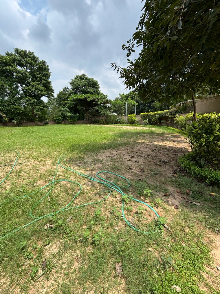 Garden, science city  1350 Sq.Yd. Plot In Science City Ahmedabad 9222104