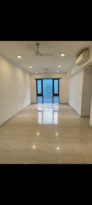 Room in 3 BHK Apartment at Prabhadevi CHS, Prabhadevi – for Sale