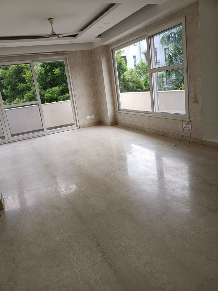 Room, new friends colony 6 Bedroom 500 Sq.Yd. Independent House In New Friends Colony Delhi 9222138