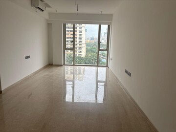 Room in 3 BHK Apartment at Lodha Parkside, Worli – for Rent
