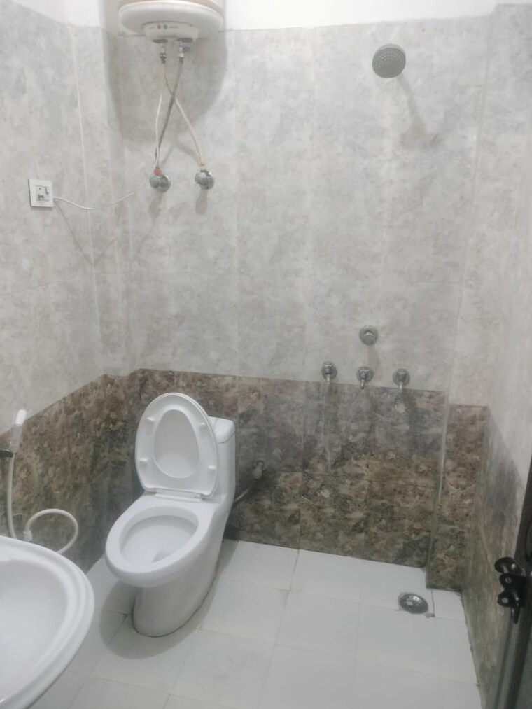 Master Bedroom, varun-enclave 1 RK 300 Sq.Ft. Apartment In Sector 28 Noida 9222231