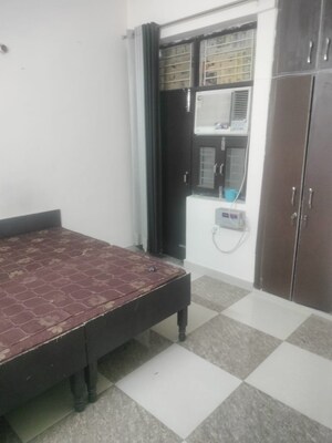 Room in 1 RK Apartment at Varun Enclave, Sector 28 – for Rent