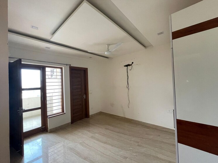 Room, amolik-residency 3 Bedroom 170 Sq.Yd. Builder Floor In Sector 86 Faridabad 9222237