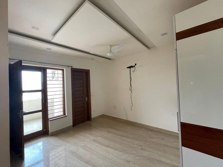 Room, amolik-residency 3 Bedroom 170 Sq.Yd. Builder Floor In Sector 86 Faridabad 9222237
