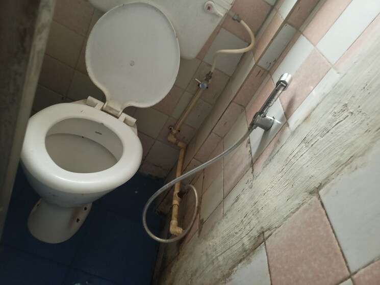 Bathroom, mangal-manohar-chs 1 RK 300 Sq.Ft. Apartment In Prabhadevi Mumbai 9222294