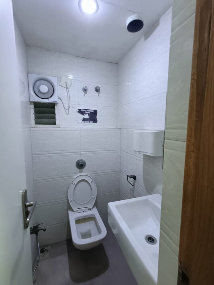Bathroom, nehru nagar Commercial Office Space 909 Sq.Ft. In Nehru Nagar Ahmedabad 9222299