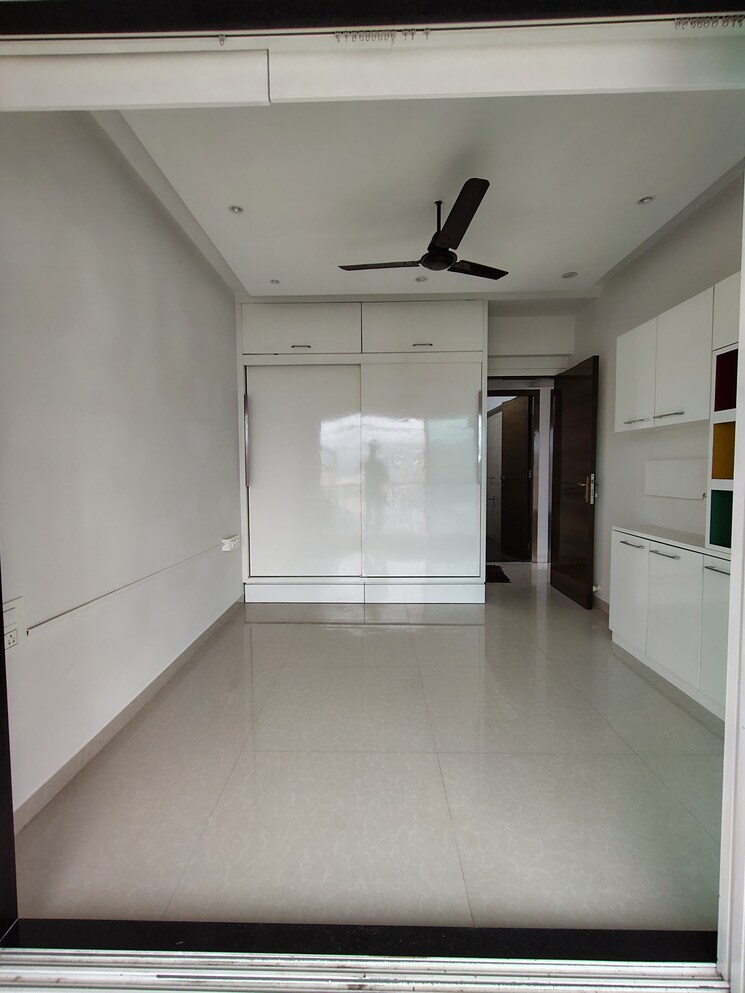 Room, kandivali west 3 Bedroom 900 Sq.Ft. Apartment In Kandivali West Mumbai 9222391