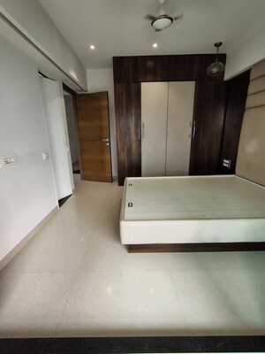 Room in 3 BHK Apartment at Kandivali West – for Sale