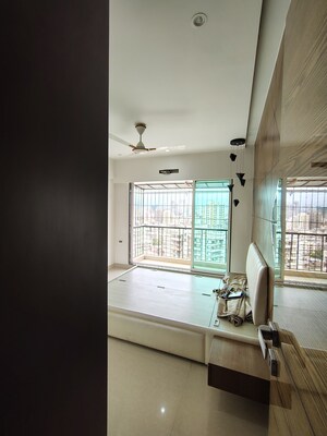 Room in 3 BHK Apartment at Kandivali West – for Sale