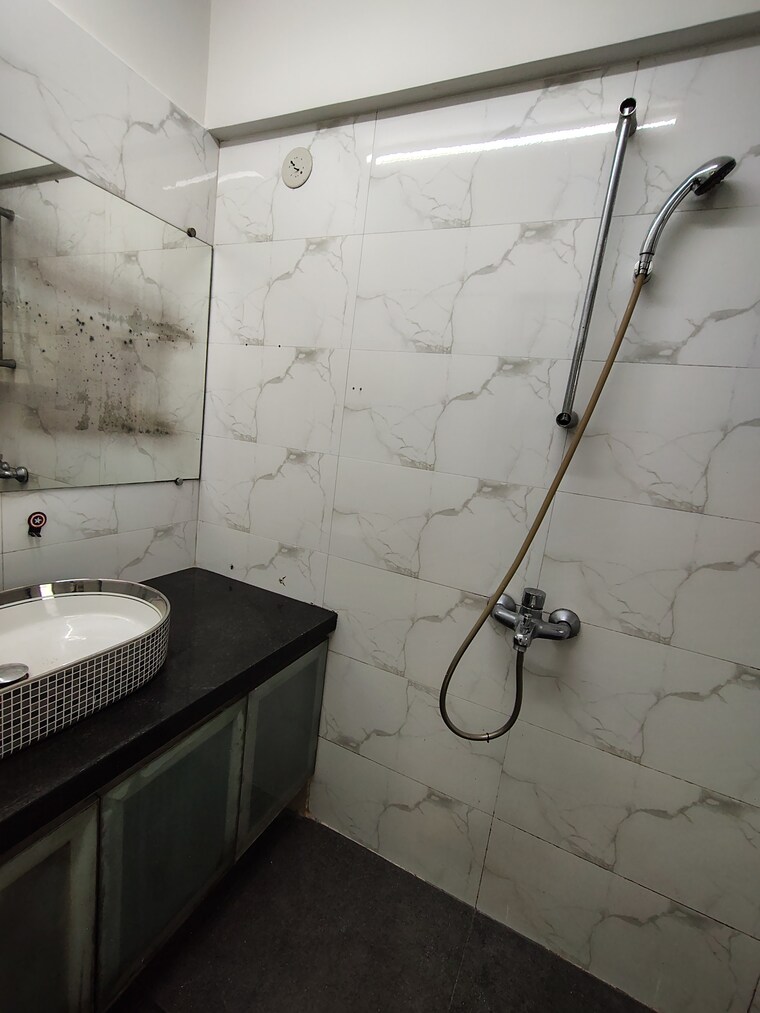 Bathroom, kandivali west 3 Bedroom 900 Sq.Ft. Apartment In Kandivali West Mumbai 9222391