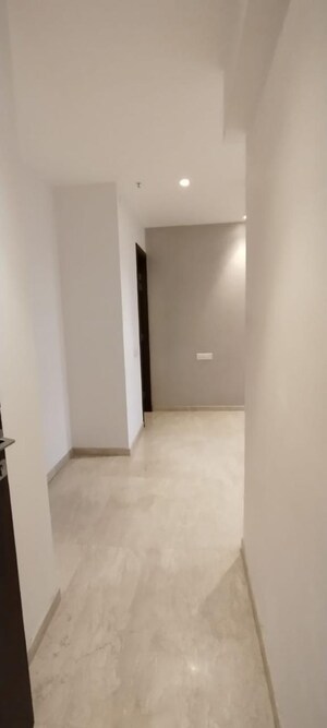 Room in 2 BHK Apartment at Hiranandani Castle Rock, Powai – for Rent
