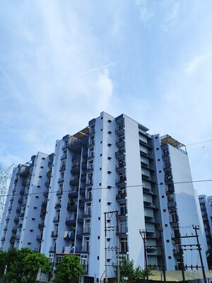 2 BHK Apartment For Rent in Goel Heights, Faizabad Road