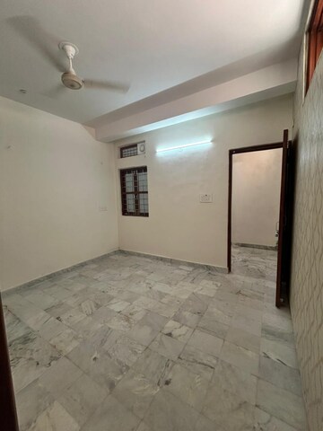 Room in 1 RK Apartment at Ambience Creacions, Sector 22 – for Rent