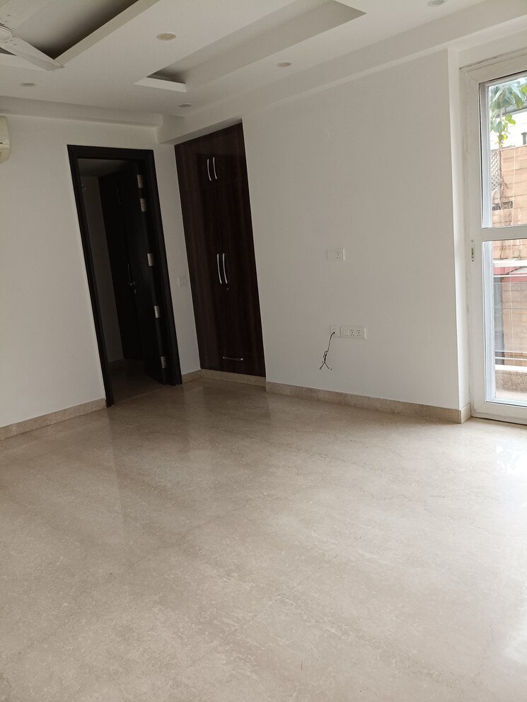 Room, new friends colony 4 Bedroom 500 Sq.Yd. Builder Floor In New Friends Colony Delhi 9222493