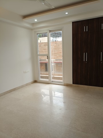 Room in 4 BHK Builder Floor at New Friends Colony – for Rent
