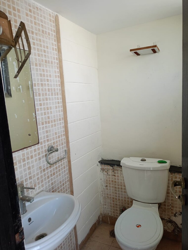 Bathroom, apex-our-homes 2 Bedroom 850 Sq.Ft. Apartment In Sector 37c Gurgaon 9222530