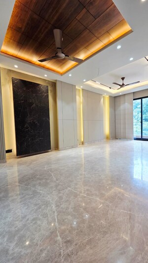 Room in 3 BHK Builder Floor at RBC II, Sushant Lok I – for Rent