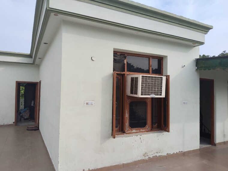 Room, sector 68 6+ Bedroom 4500 Sq.Ft. Independent House In Sector 68 Mohali 9222728