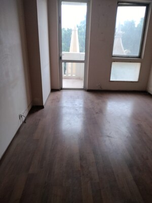 Room in 4 BHK Apartment at DLF Westend Heights, Sector 53 – for Rent