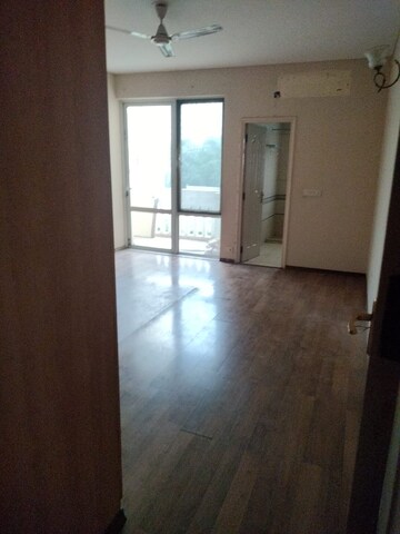 Room in 4 BHK Apartment at DLF Westend Heights, Sector 53 – for Rent
