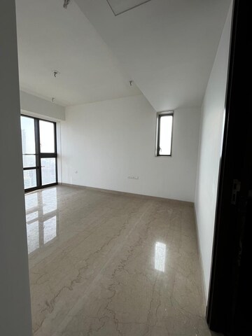 Room in 3 BHK Apartment at Lodha The Park Tower 6, Worli – for Rent