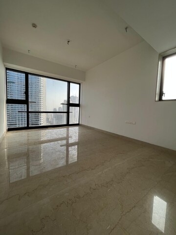 Room in 3 BHK Apartment at Lodha The Park Tower 6, Worli – for Rent