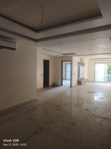 Room in 4 BHK Apartment at Adani Samsara Vilasa, Sector 63 – for Rent