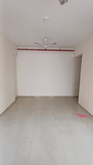 Room in 2 BHK Apartment at Piramal Vaikunth, Balkum Pada – for Rent