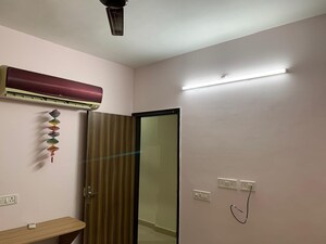 Room in 2.5 BHK Builder Floor at Smart World Gems, Sector 89 – for Rent