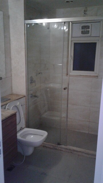 Bathroom in 4 BHK Apartment at DLF The Belaire, Sector 54 – for Rent