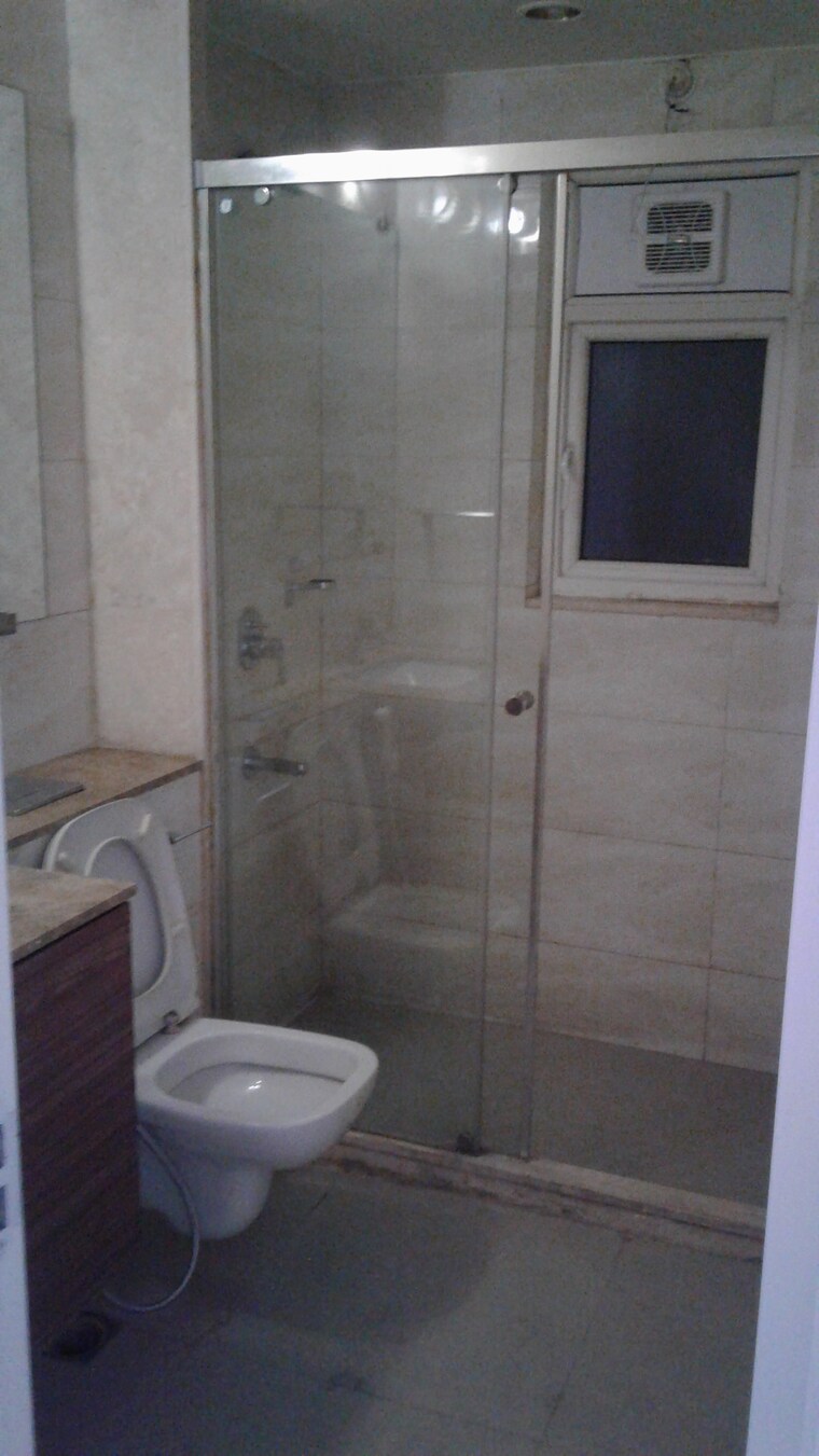 Bathroom, dlf-the-belaire 4 Bedroom 4200 Sq.Ft. Apartment In Sector 54 Gurgaon 9222802