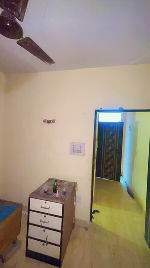 Furnished Amenities in 1 RK Builder Floor at Uttam Nagar – for Rent