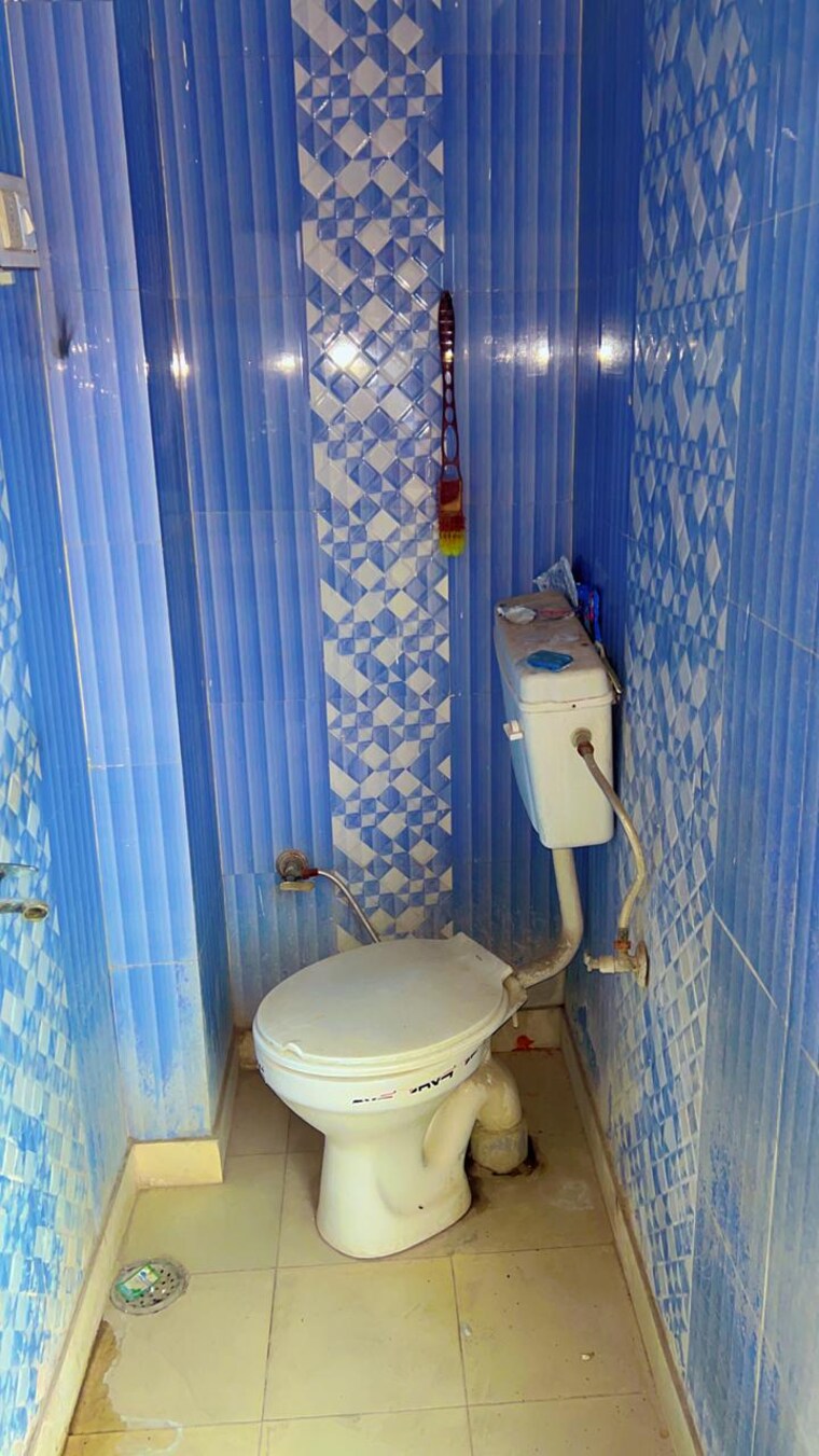 Bathroom, uttam nagar 1 RK 35 Sq.Yd. Builder Floor In Uttam Nagar Delhi 9222852