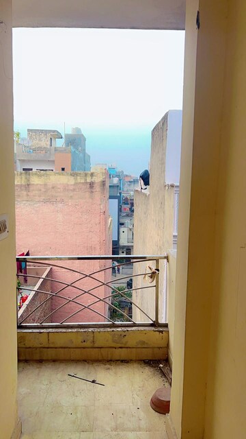 Furnished Amenities in 1 RK Builder Floor at Uttam Nagar – for Rent