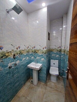 Attached Bathroom in 2 BHK Builder Floor at Uttam Nagar – for Rent