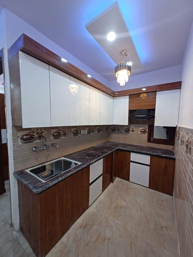 Kitchen, uttam nagar 2 Bedroom 70 Sq.Yd. Builder Floor In Uttam Nagar Delhi 9222903