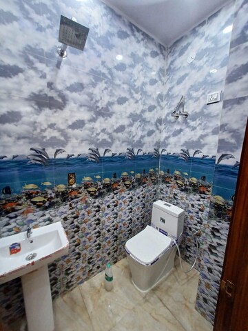 Attached Bathroom in 2 BHK Builder Floor at Uttam Nagar – for Rent