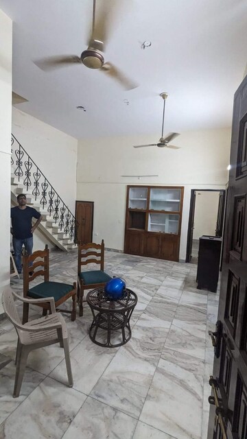 Team Area in 2 BHK Independent House at Gomti Nagar – for Rent