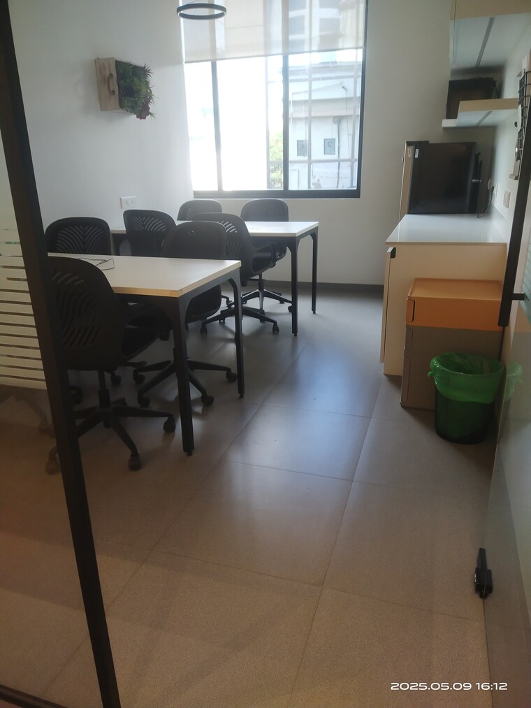 Team Area, commerce-center-andheri Commercial Office Space 2500 Sq.Ft. In Andheri West Mumbai 9222897